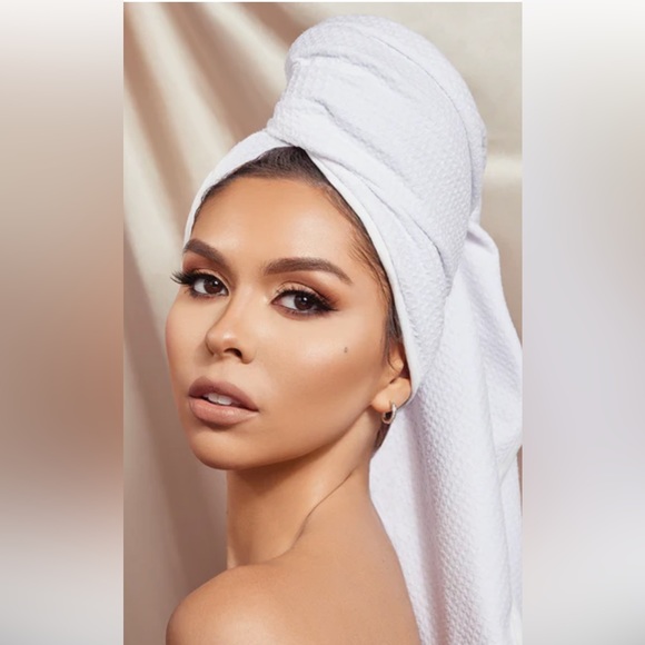 Bellami Luxury Hair Towel - Picture 2 of 3